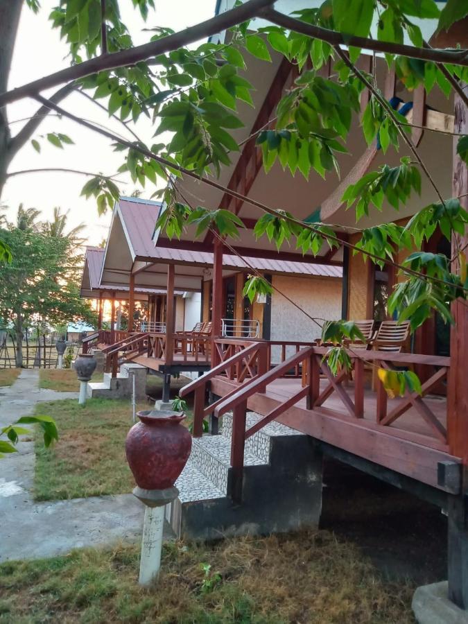 Why Not Bar And Bungalows #2 Pemenang Экстерьер фото